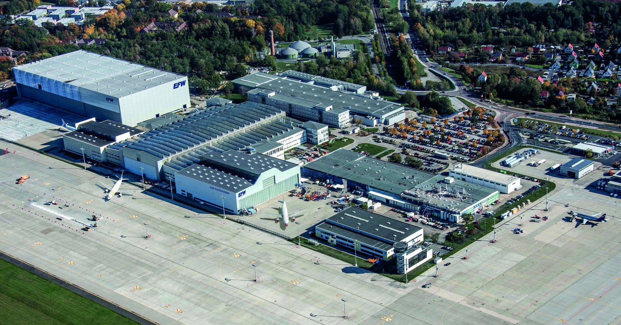 EFW: Wir statten aus. Wir rüsten um. Wir reparieren. Zertifiziert. Alle Airbus Flugzeuge. Weltweit. | Elbe Flugzeugwerke GmbH